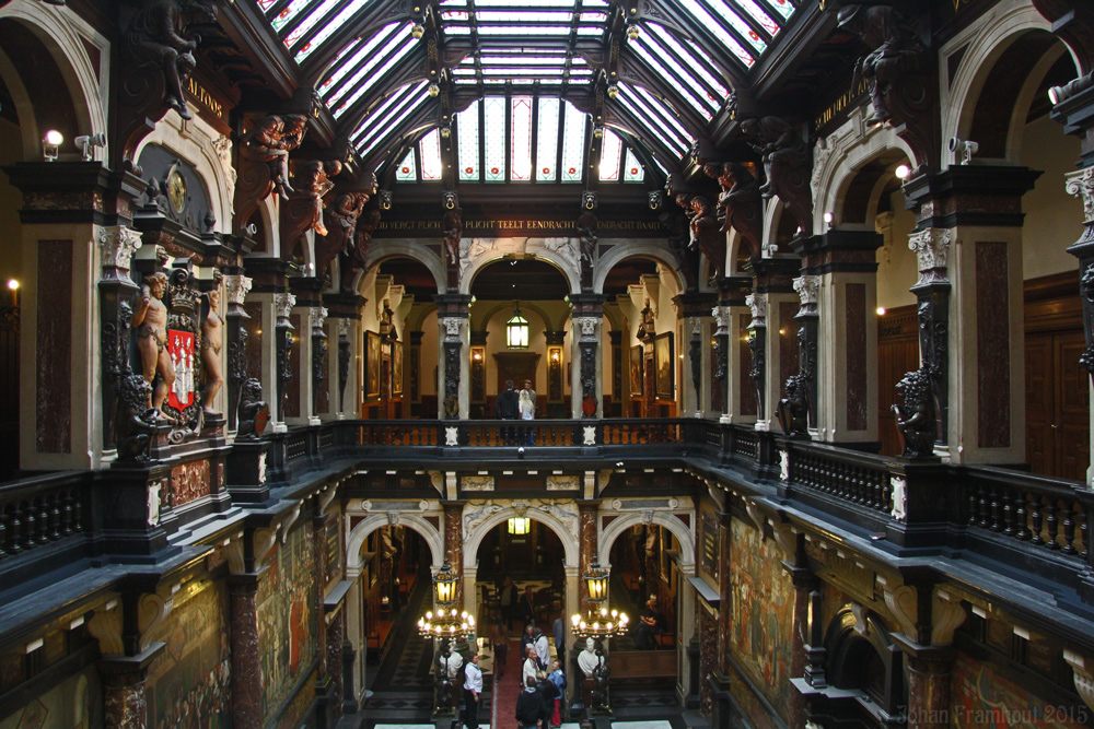 Het stadhuis van Antwerpen bezichtigd op een opendeurdag