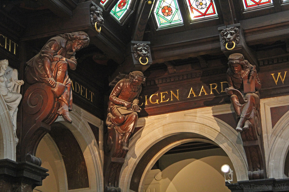 Het stadhuis van Antwerpen bezichtigd op een opendeurdag