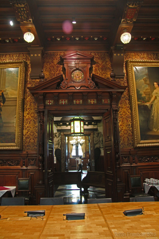 Het stadhuis van Antwerpen bezichtigd op een opendeurdag