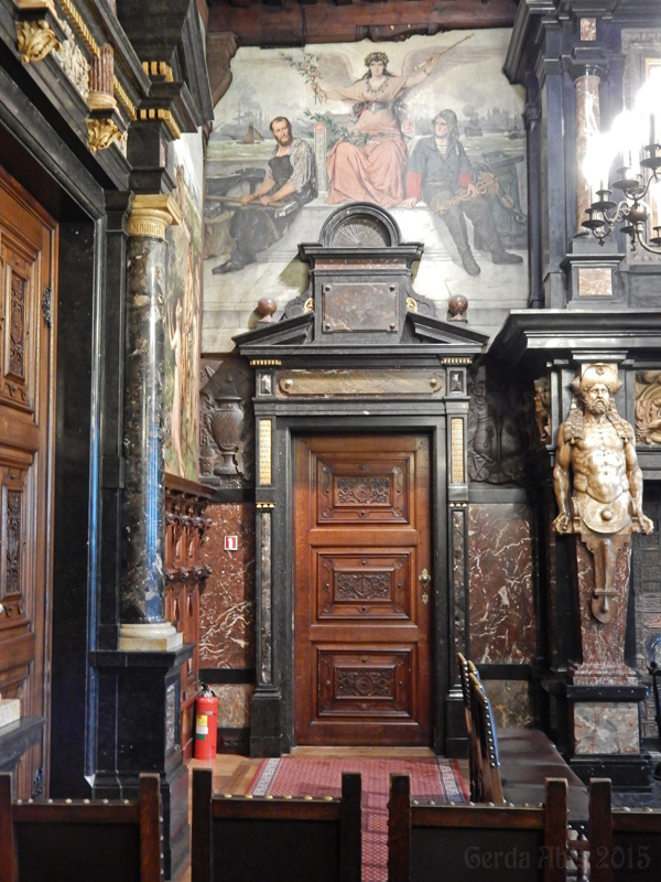 Het stadhuis van Antwerpen bezichtigd op een opendeurdag