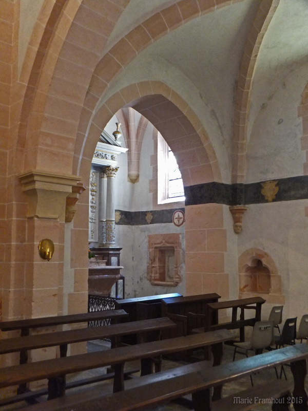 Interieur van de kerk Saint Jean de Narosse