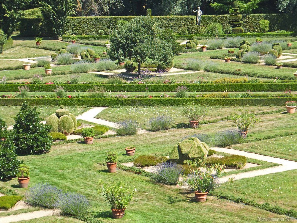  Cormatin, gardens