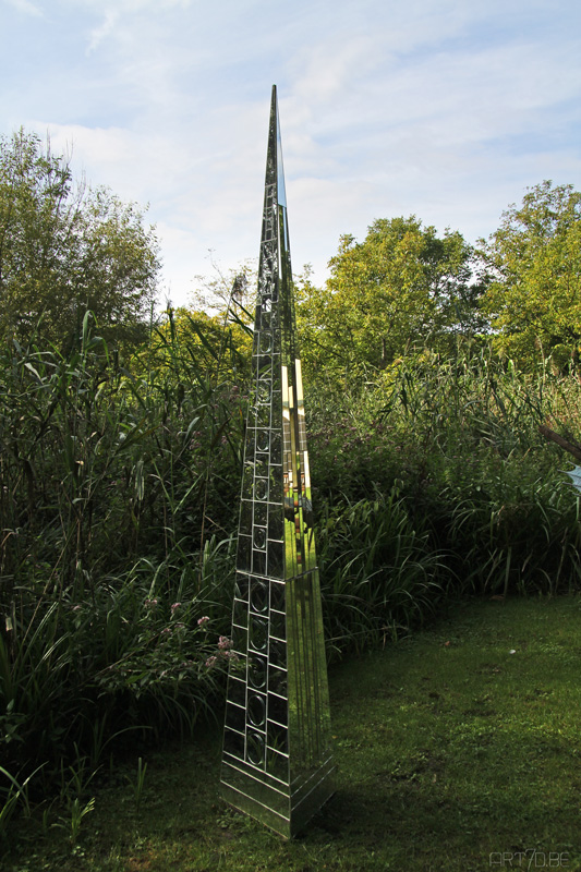 Beelden in de tuin van De Notelaer