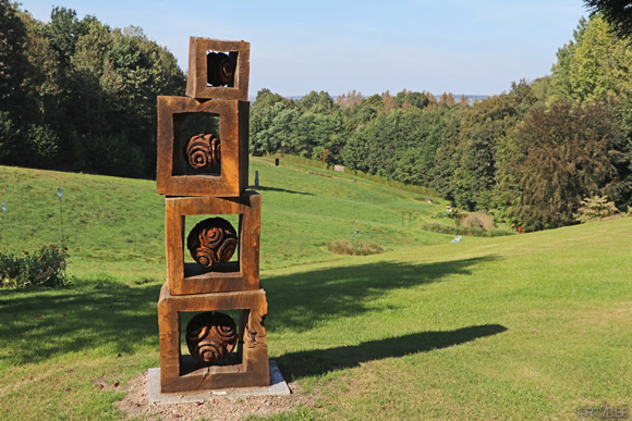 Foto's van sculpturen in twee grote tijdelijke beeldentuinen, betoverdetuinen&sculptour