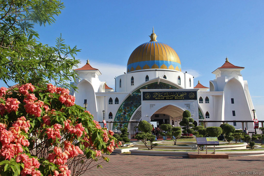 Masjid Terapung Selat Melaka