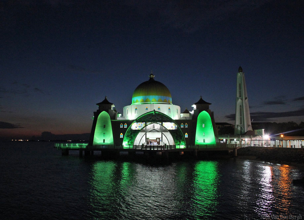 Masjid Terapung Selat Melaka