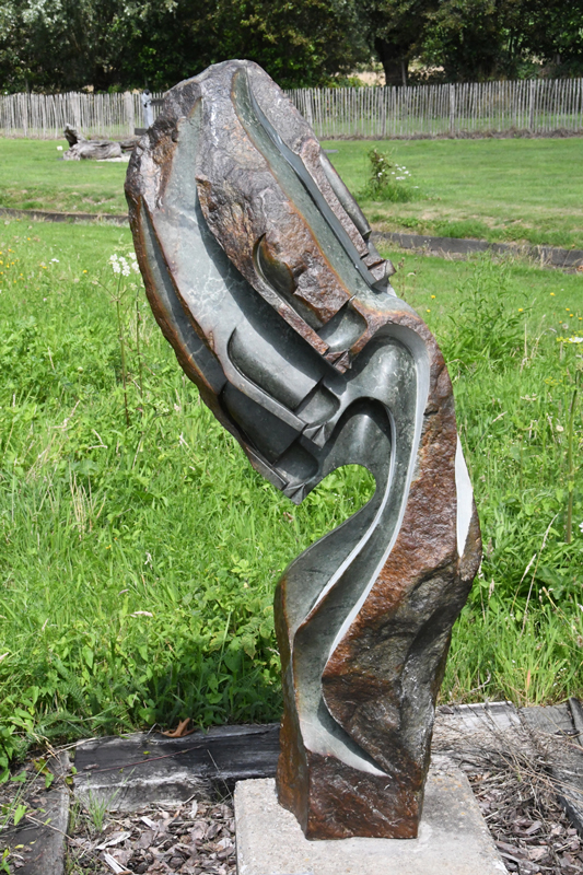 Fotografie van sculpturen uit de beeldentuin Wereldbeeld te Hamme