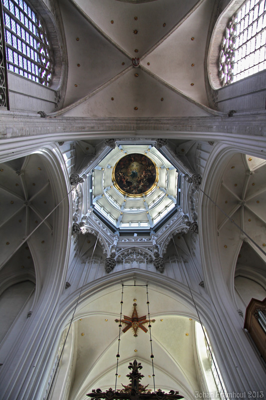 Antwerpen, interieur van de Onze-Lieve-Vrouwekathedraal