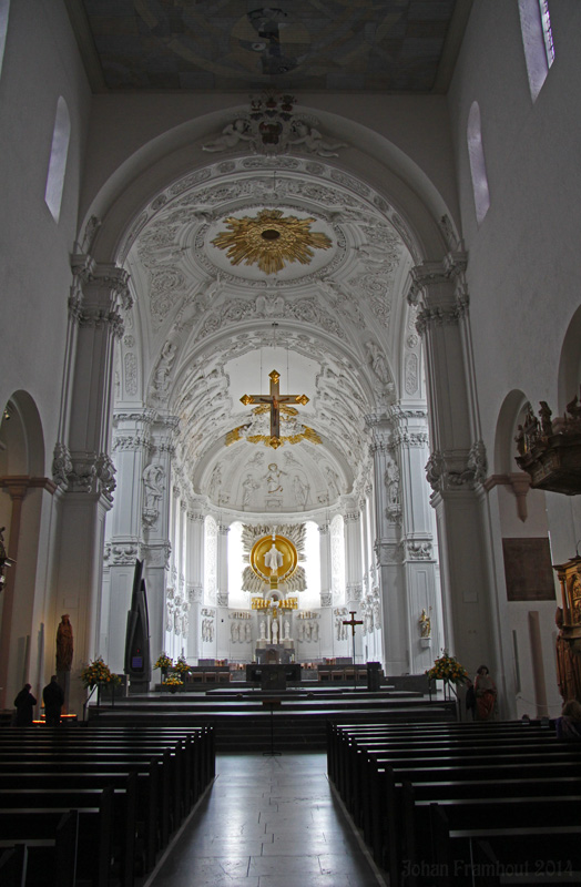 Dom Sint-Kilian, Romaanse basiliek met barok stucwerk, interieur 