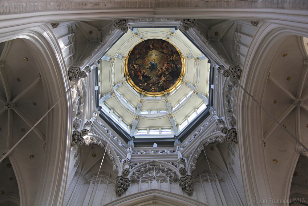 Antwerpen, interieur van de Onze-Lieve-Vrouwekathedraal